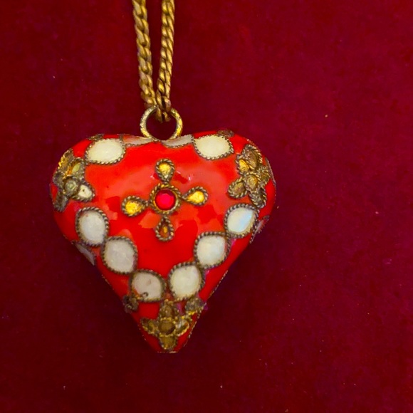 Vintage circa 70’s cloisonné pendant on gold tone chain Sweet Valentine - Picture 1 of 3